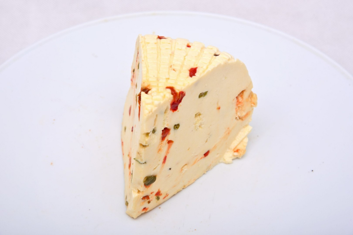 Ser podpuszczkowy od rolnika, z papryką 500g Ser podpuszczkowy od rolnika, z papryką 500g