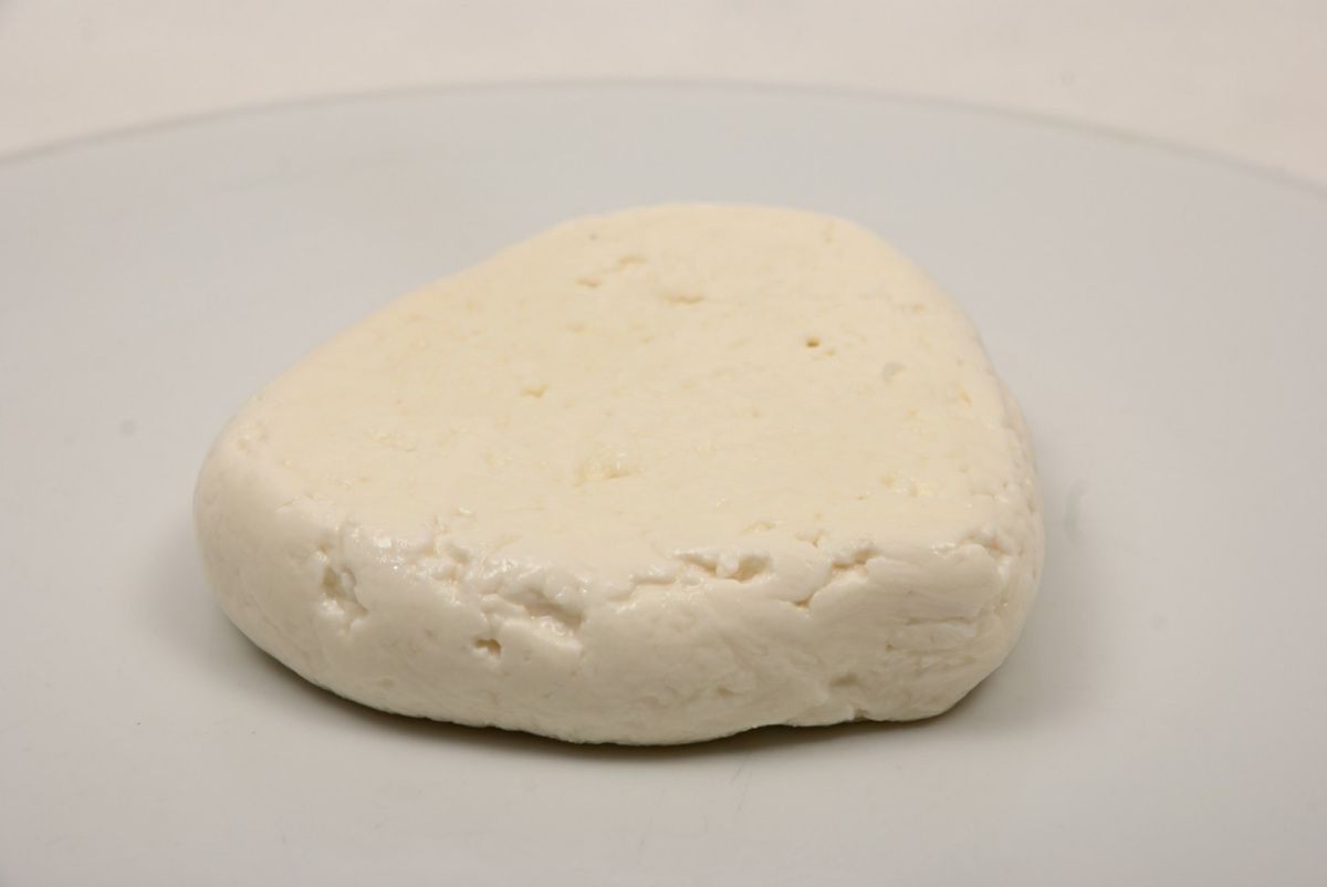 Ser podpuszczkowy z mleka koziego naturalny, około 250g Ser podpuszczkowy z mleka koziego naturalny, około 250g