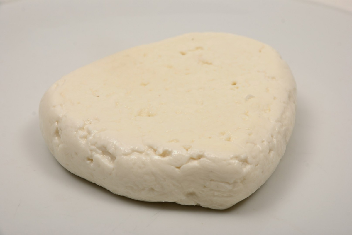 Ser podpuszczkowy z mleka koziego naturalny, około 250g Ser podpuszczkowy z mleka koziego naturalny, około 250g