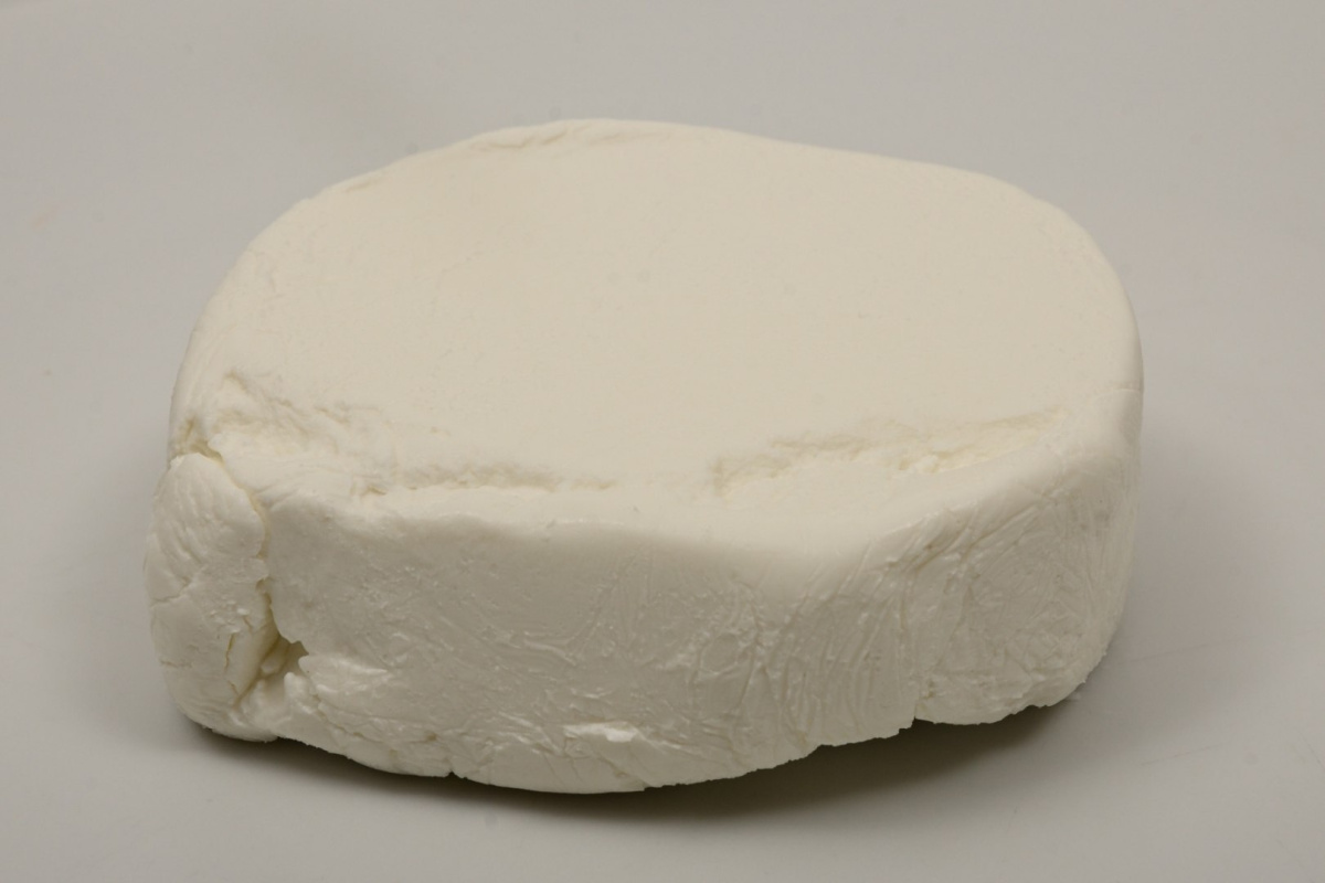 Ser podpuszczkowy z mleka koziego naturalny, około 250g Ser podpuszczkowy z mleka koziego naturalny, około 250g