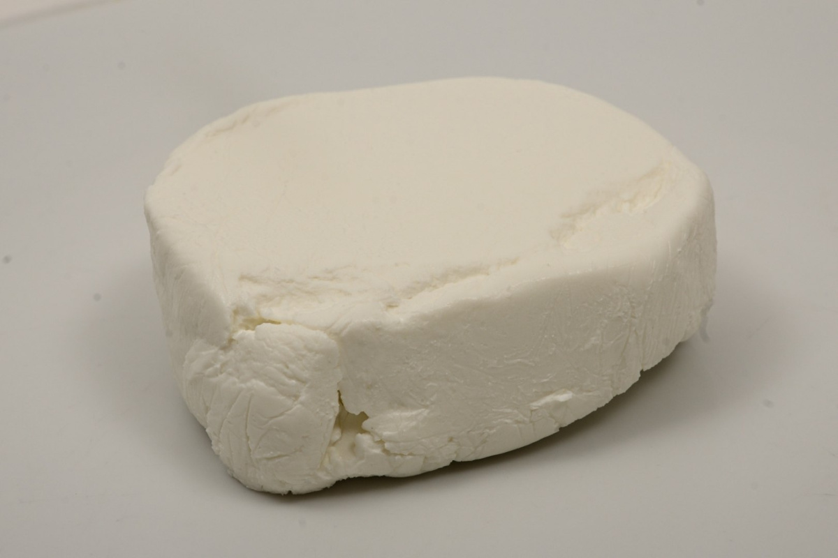 Ser podpuszczkowy z mleka koziego naturalny, około 250g Ser podpuszczkowy z mleka koziego naturalny, około 250g