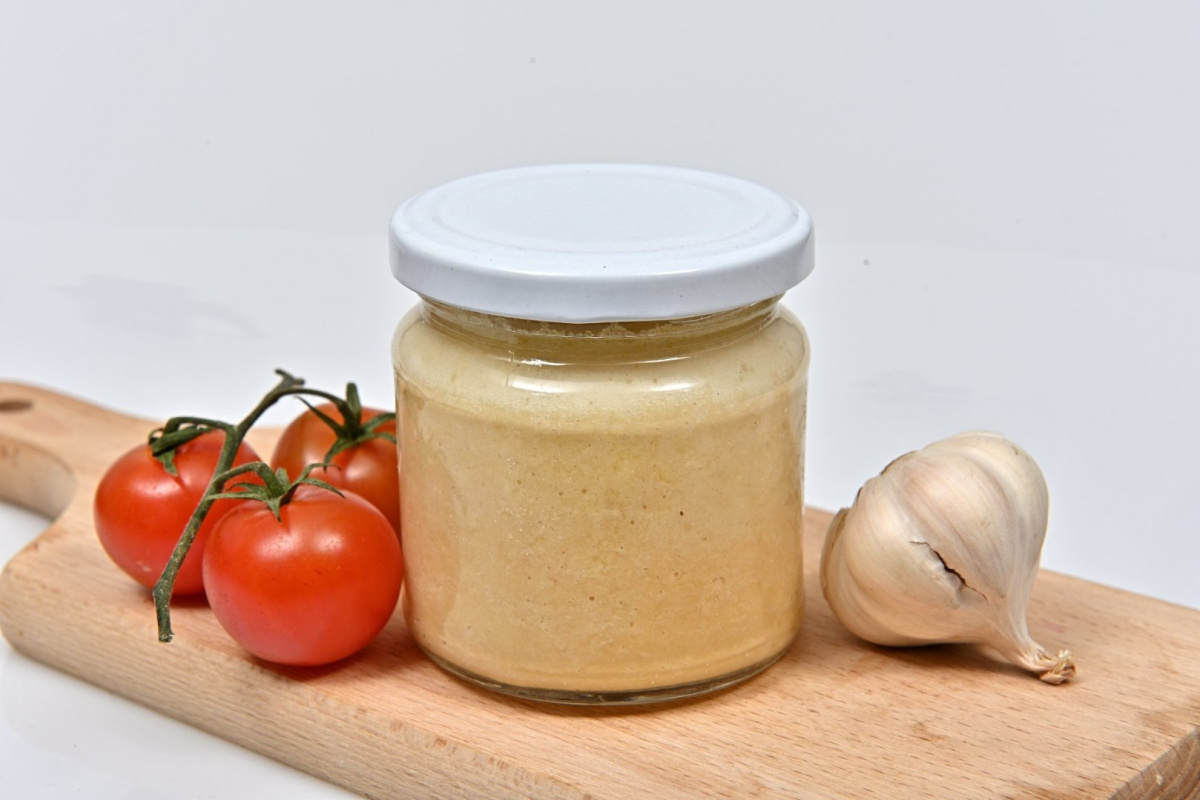 Serek topiony wiejski z czarnuszką 200g Serek topiony wiejski z czarnuszką 200g