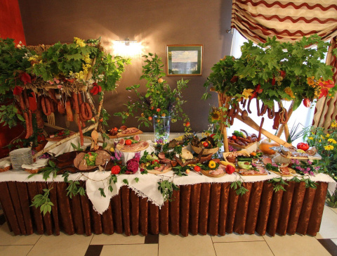 Zestaw weselno cateringowy wiejski stół , 15kg, 150 osób. Zestaw weselno cateringowy wiejski stół , 15kg, 150 osób.