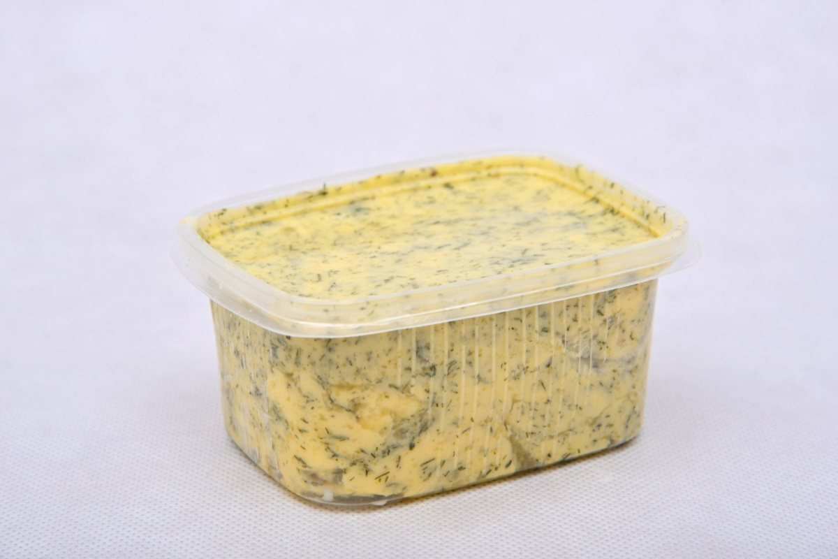 Masło wiejskie czosnkowe niepasteryzowane 500g Masło wiejskie czosnkowe niepasteryzowane 500g