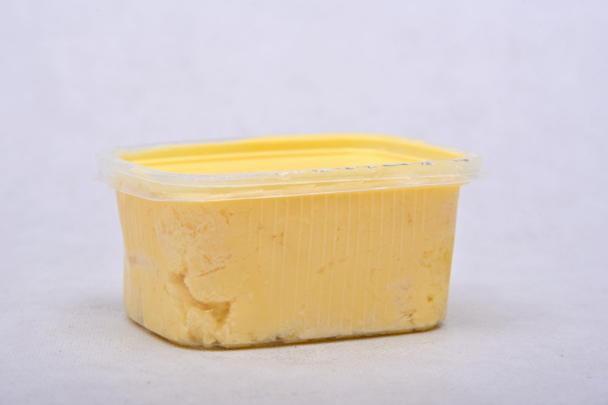 Masło wiejskie ze śmietany niepasteryzowanej 250g Masło wiejskie ze śmietany niepasteryzowanej 250g
