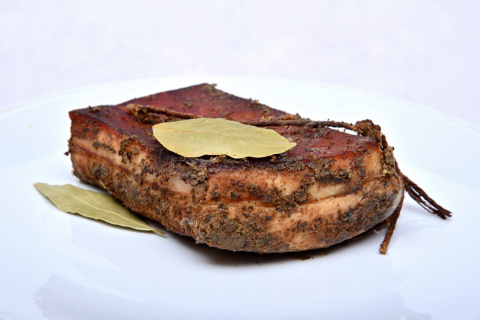 Słonina surowa w przyprawach na ostro 1000g Słonina surowa w przyprawach na ostro 1000g