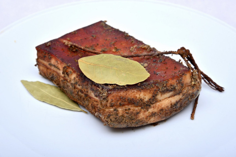 Słonina surowa w przyprawach na ostro 1000g Słonina surowa w przyprawach na ostro 1000g