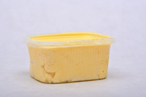 Masło wiejskie ze śmietany niepasteryzowanej ok 400g Masło wiejskie ze śmietany niepasteryzowanej ok 400g