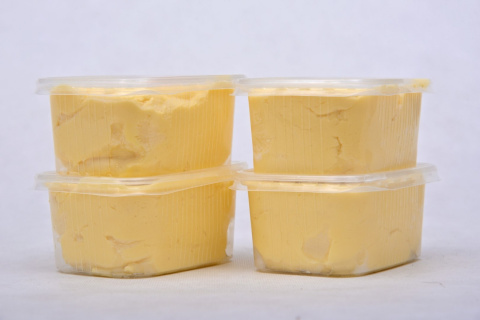 Masło wiejskie ze śmietany niepasteryzowanej ok 400g Masło wiejskie ze śmietany niepasteryzowanej ok 400g