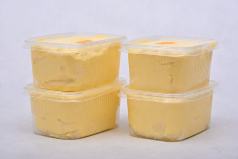 Masło wiejskie ze śmietany niepasteryzowanej ok 400g Masło wiejskie ze śmietany niepasteryzowanej ok 400g