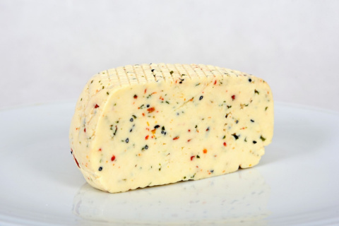Ser podpuszczkowy od rolnika, z papryką 500g Ser podpuszczkowy od rolnika, z papryką 500g
