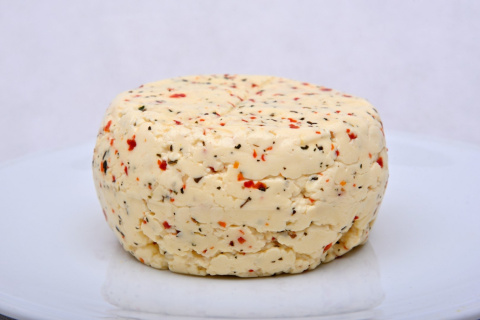 Ser podpuszczkowy od rolnika, z papryką 500g Ser podpuszczkowy od rolnika, z papryką 500g