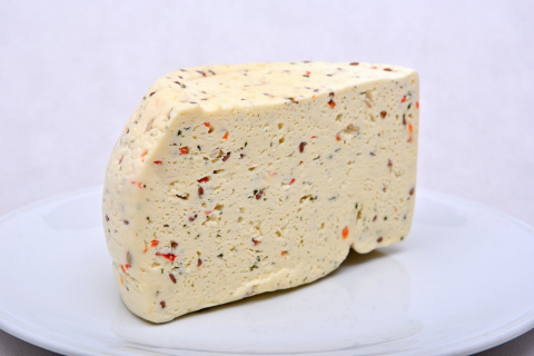 Ser podpuszczkowy od rolnika, z papryką 500g Ser podpuszczkowy od rolnika, z papryką 500g