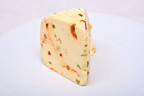 Ser podpuszczkowy od rolnika, z papryką 500g Ser podpuszczkowy od rolnika, z papryką 500g