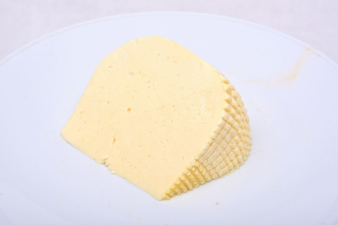 Ser podpuszczkowy od rolnika, z papryką 500g Ser podpuszczkowy od rolnika, z papryką 500g