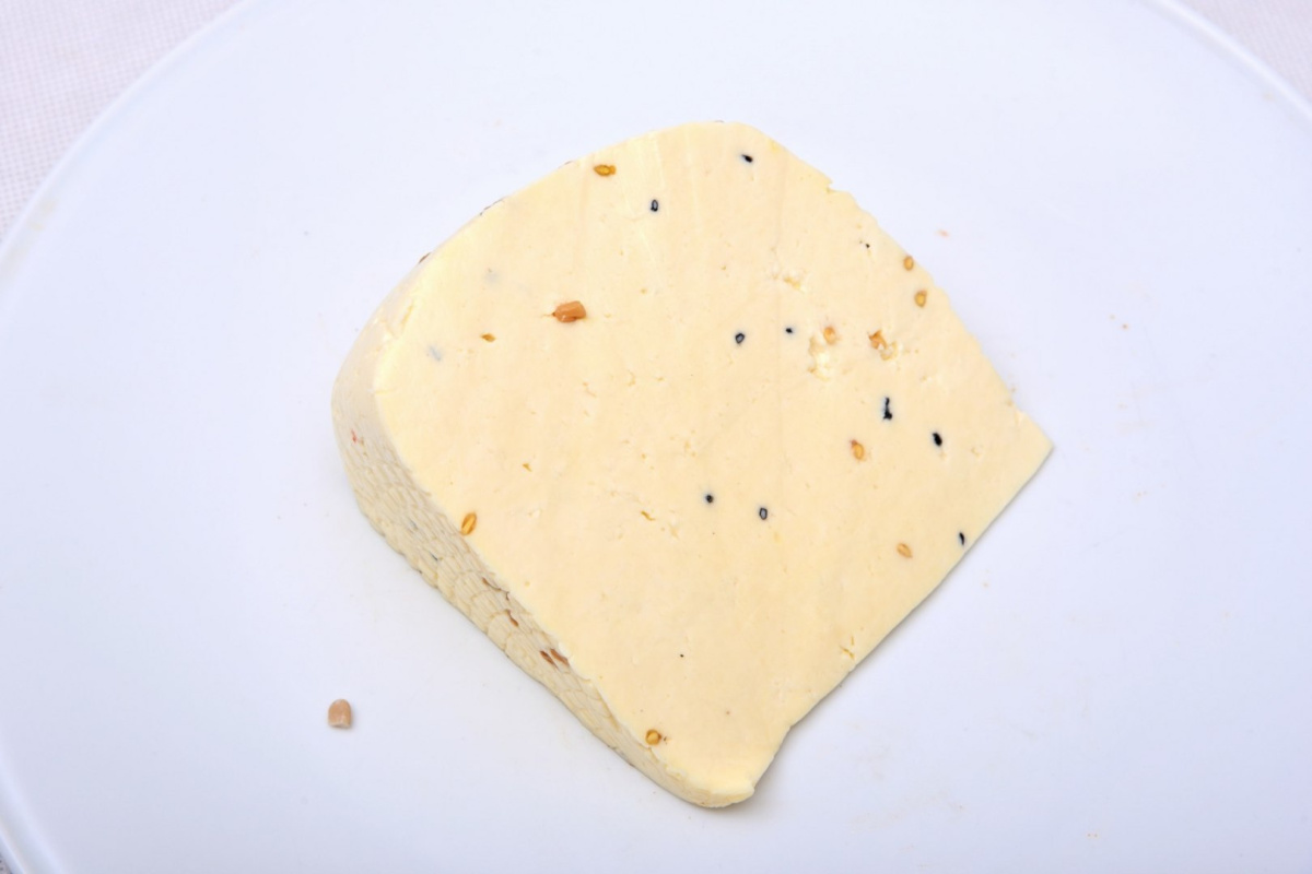 Ser podpuszczkowy z czosnkiem niedźwiedzim 500g Ser podpuszczkowy z czosnkiem niedźwiedzim 500g
