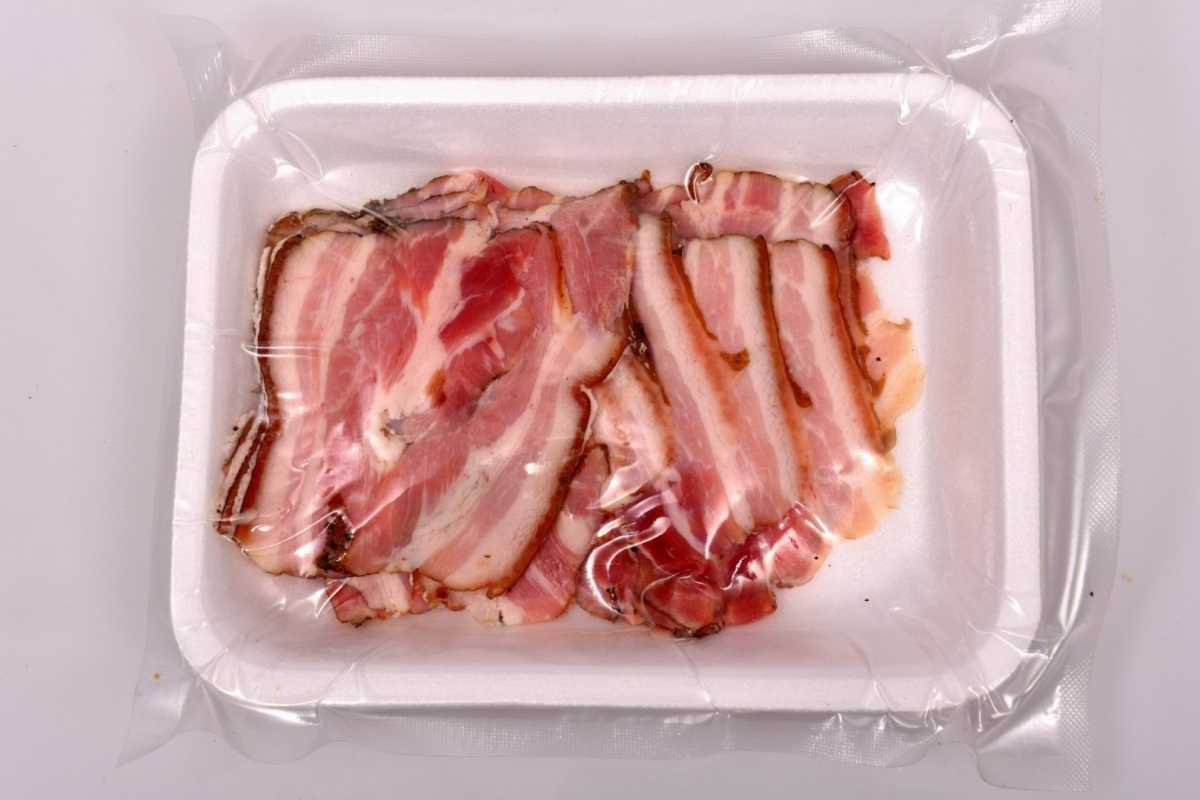 Boczek rzemieślniczy wędzony na zimno ok 150g plastry Boczek rzemieślniczy wędzony na zimno ok 150g plastry