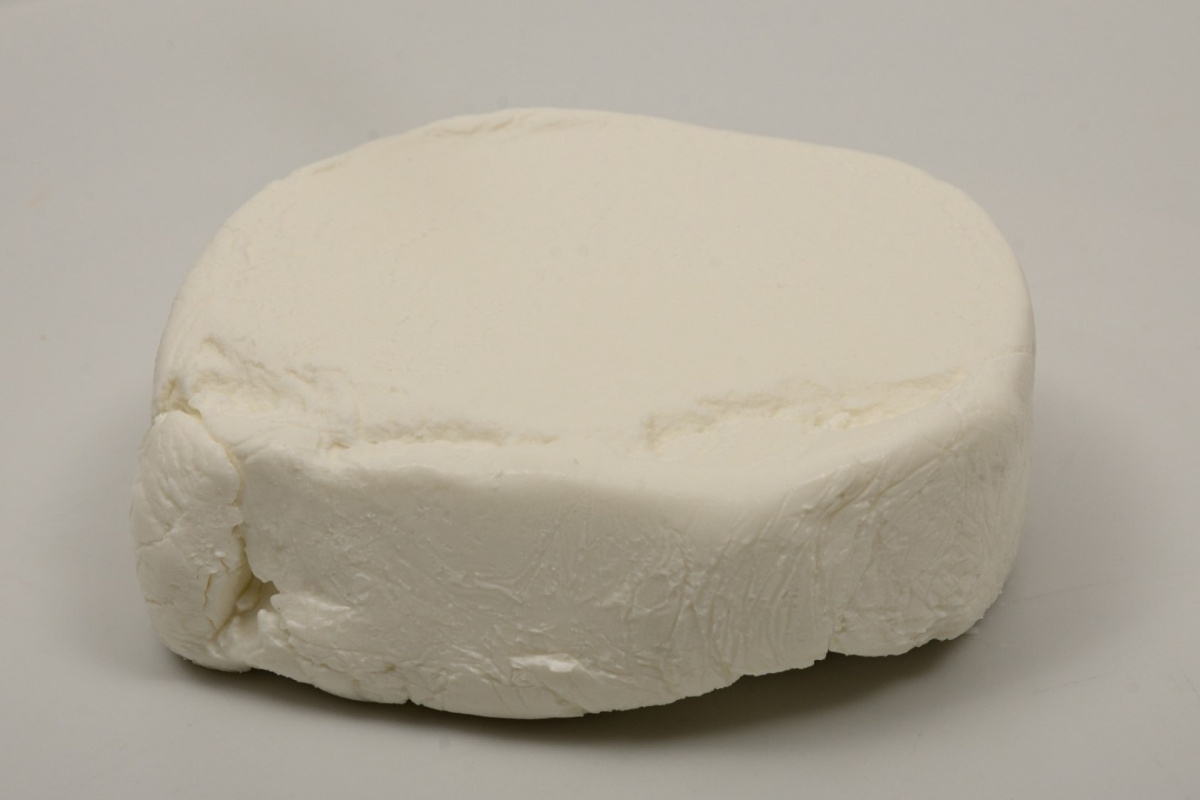 Ser podpuszczkowy z mleka koziego naturalny, około 250g