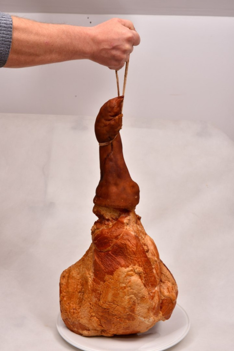 Szynka Podlaska wędzona z nogą około 8 kg Szynka Podlaska wędzona z nogą około 8 kg