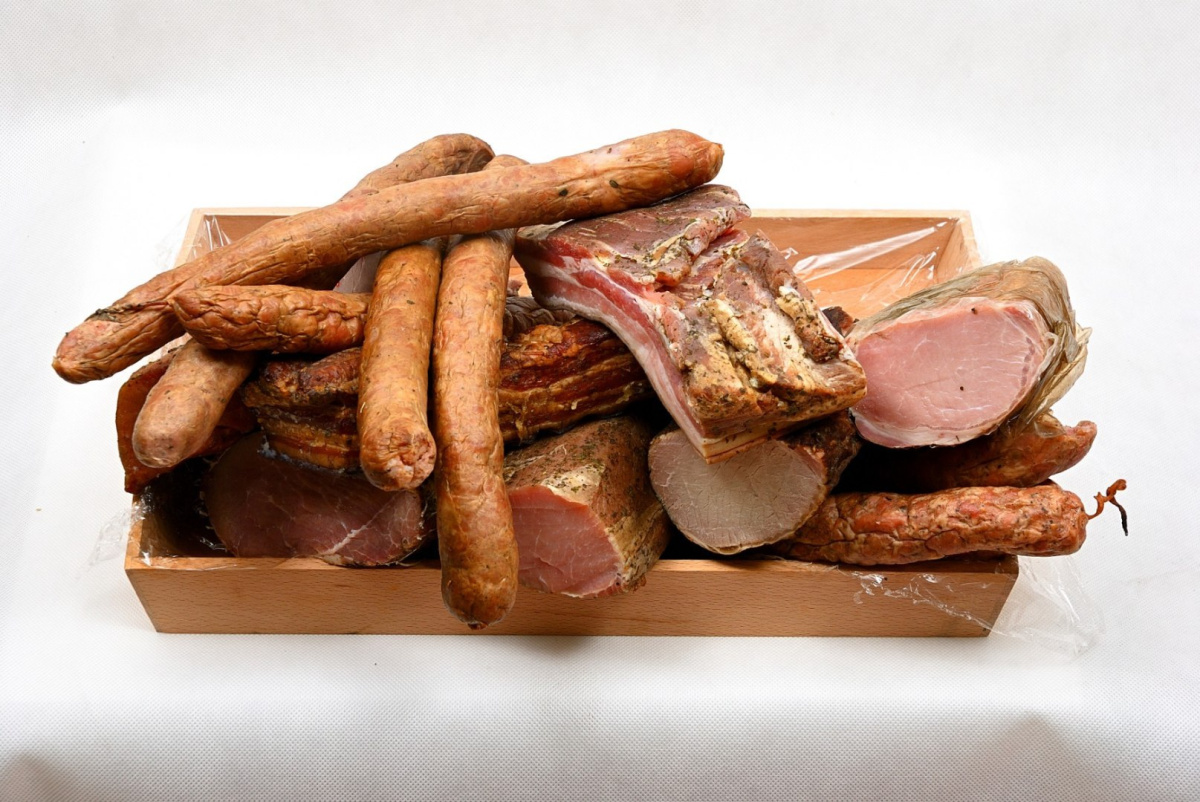 Uczta wiejska, zestaw wiejskich wędlin 2,5 kg Uczta wiejska, zestaw wiejskich wędlin 2,5 kg