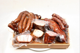 Świętaczny Box wędlin ok 3 kg MASŁO GRATIS