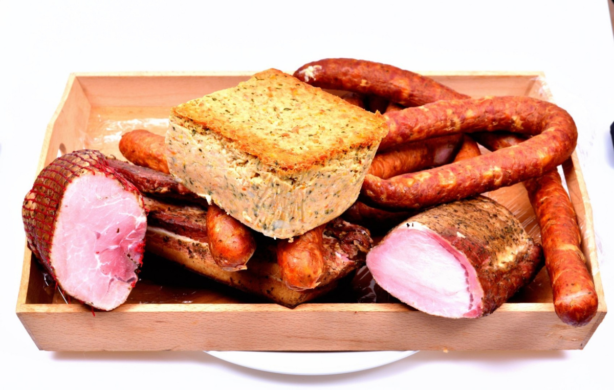 Uczta wiejska, zestaw wiejskich wędlin 2,5 kg Uczta wiejska, zestaw wiejskich wędlin 2,5 kg