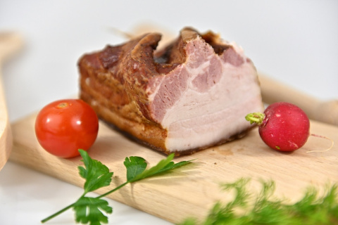 Boczek wiejski wędzony na ciepło około 500g Boczek wiejski wędzony na ciepło około 500g