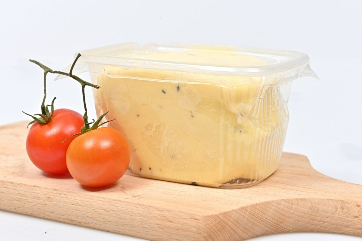 Masło wiejskie czosnkowe niepasteryzowane 500g Masło wiejskie czosnkowe niepasteryzowane 500g