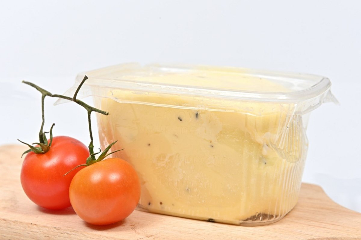Masło wiejskie czosnkowe niepasteryzowane 500g Masło wiejskie czosnkowe niepasteryzowane 500g