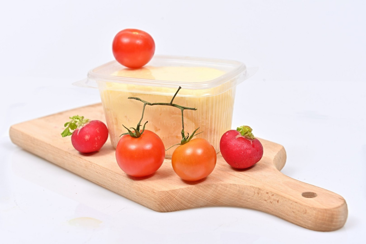 Masło wiejskie ze śmietany niepasteryzowanej 250g Masło wiejskie ze śmietany niepasteryzowanej 250g