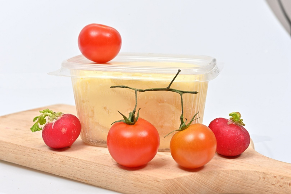Masło wiejskie ze śmietany niepasteryzowanej 250g Masło wiejskie ze śmietany niepasteryzowanej 250g