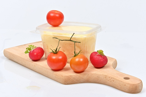Masło wiejskie ze śmietany niepasteryzowanej ok 400g Masło wiejskie ze śmietany niepasteryzowanej ok 400g