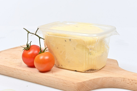 Masło wiejskie ze śmietany niepasteryzowanej ok 400g Masło wiejskie ze śmietany niepasteryzowanej ok 400g