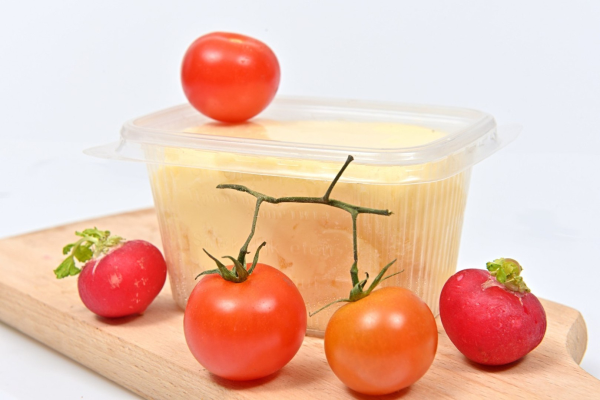 Masło wiejskie ziołowe niepasteryzowane 250g Masło wiejskie ziołowe niepasteryzowane 250g