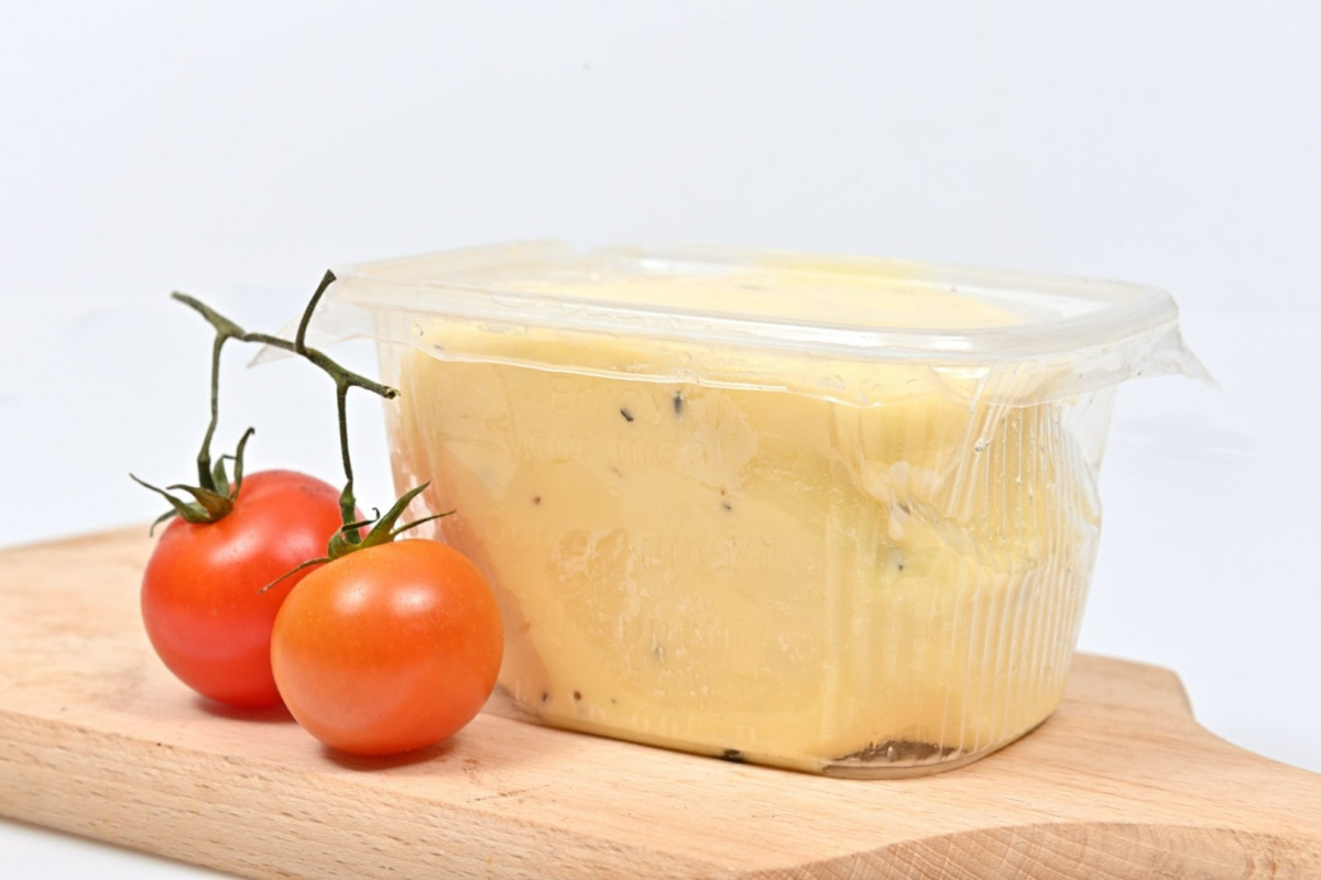 Masło wiejskie ziołowe niepasteryzowane 250g Masło wiejskie ziołowe niepasteryzowane 250g