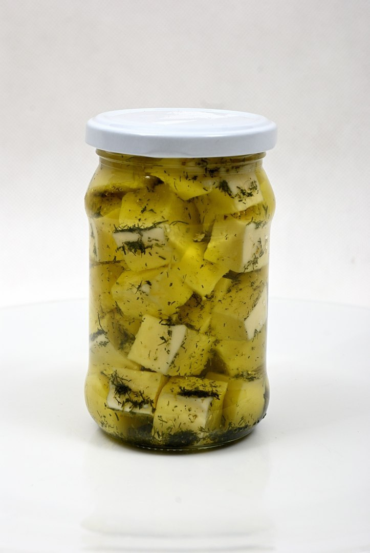 Serowe koreczki wiejskie pikantne 400 ml Serowe koreczki wiejskie pikantne 400 ml