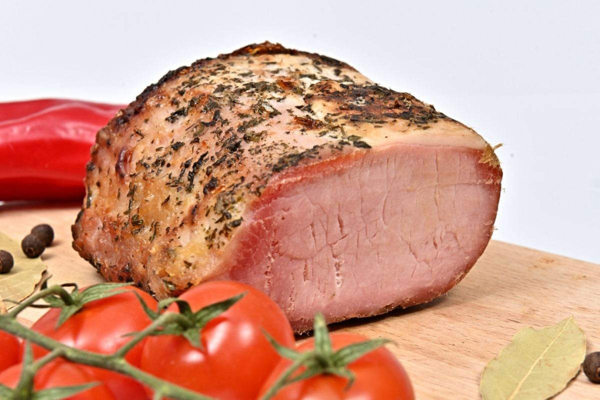Szynka pieczona w papryce około 500 g Szynka pieczona w papryce około 500 g