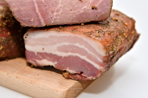 Boczek Litewski wędzony na zimno około 500g Boczek Litewski wędzony na zimno około 500g