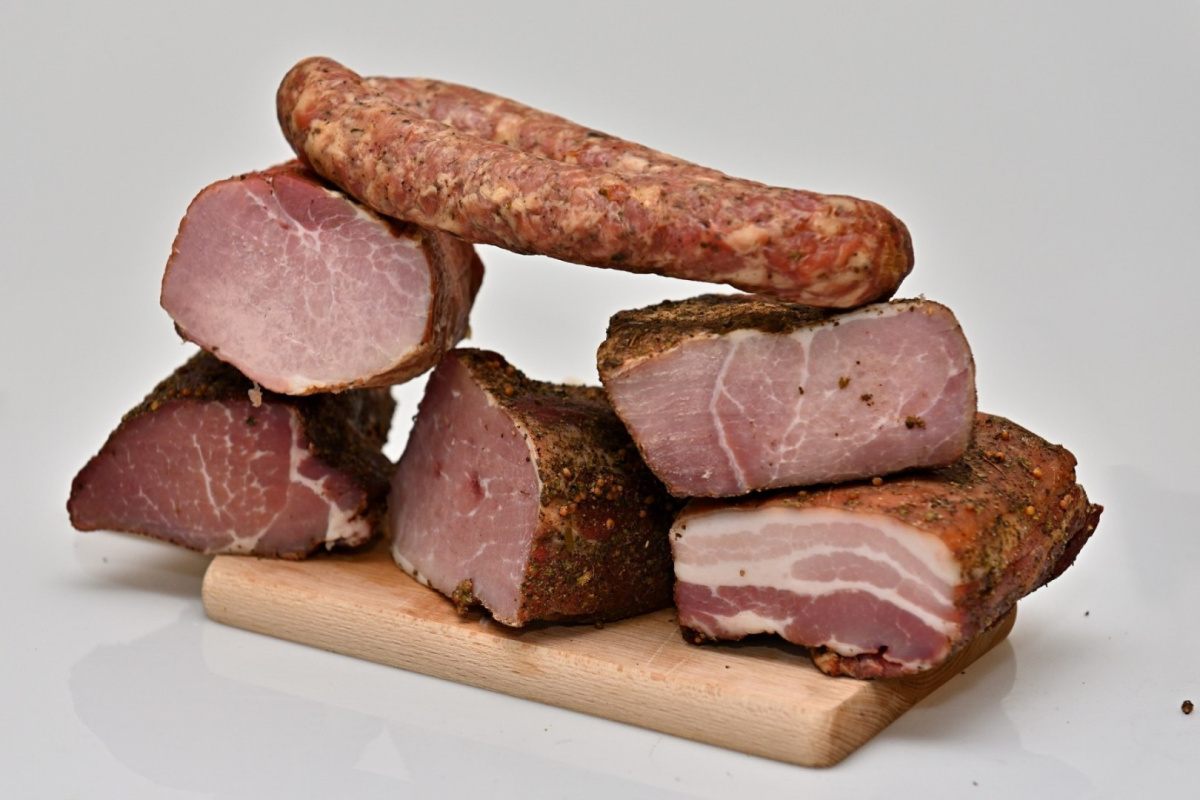 Boczek Litewski wędzony na zimno około 300g Boczek Litewski wędzony na zimno około 300g