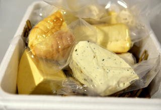 Deska serów wiejskich podpuszczkowe,wędzone, dojrzewające ok 2 kg Deska serów wiejskich podpuszczkowe,wędzone, dojrzewające ok 2 kg