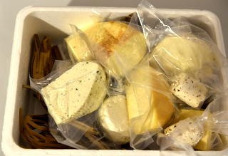 Deska serów wiejskich podpuszczkowe,wędzone, dojrzewające ok 2 kg Deska serów wiejskich podpuszczkowe,wędzone, dojrzewające ok 2 kg