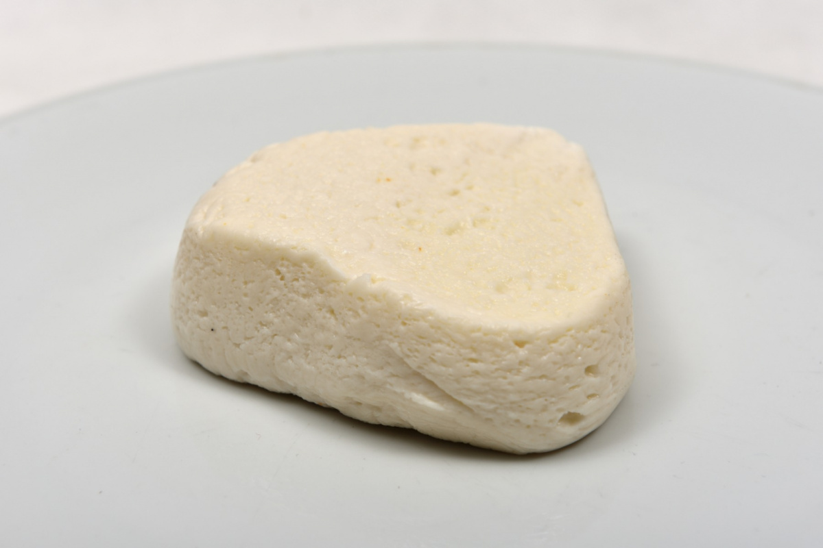 Ser wiejski Kozi pleśniowy około 200g Ser wiejski Kozi pleśniowy około 200g