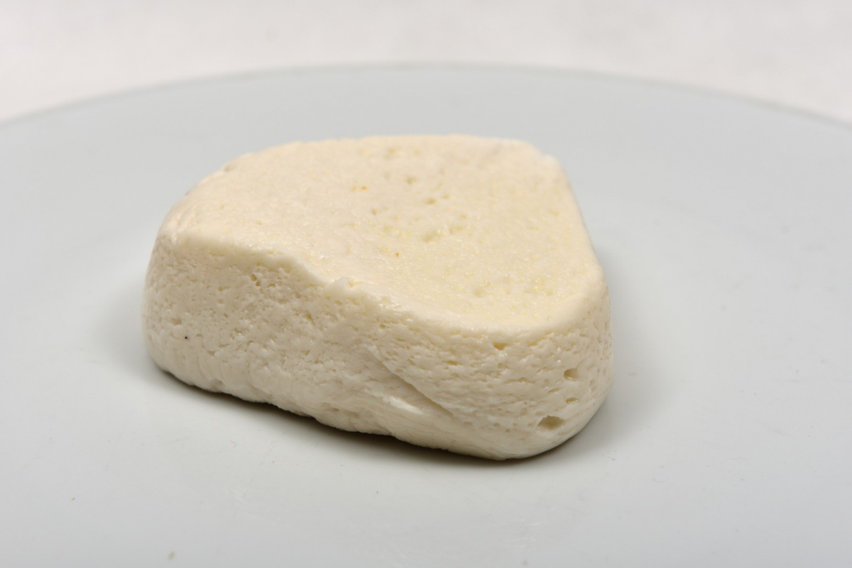 Ser wiejski Kozi pleśniowy około 200g Ser wiejski Kozi pleśniowy około 200g