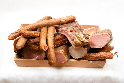 Wielkanocne wędzonki/biała kiełbasa ok 3,5 kg. Wielkanocne wędzonki/biała kiełbasa ok 3,5 kg.