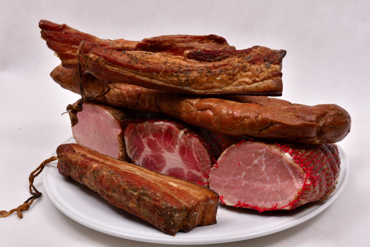 Zestaw wędlin wędzonych na zimno ok 2 kg Zestaw wędlin wędzonych na zimno ok 2 kg