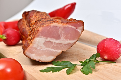 Boczek wiejski wędzony na ciepło około 300g Boczek wiejski wędzony na ciepło około 300g