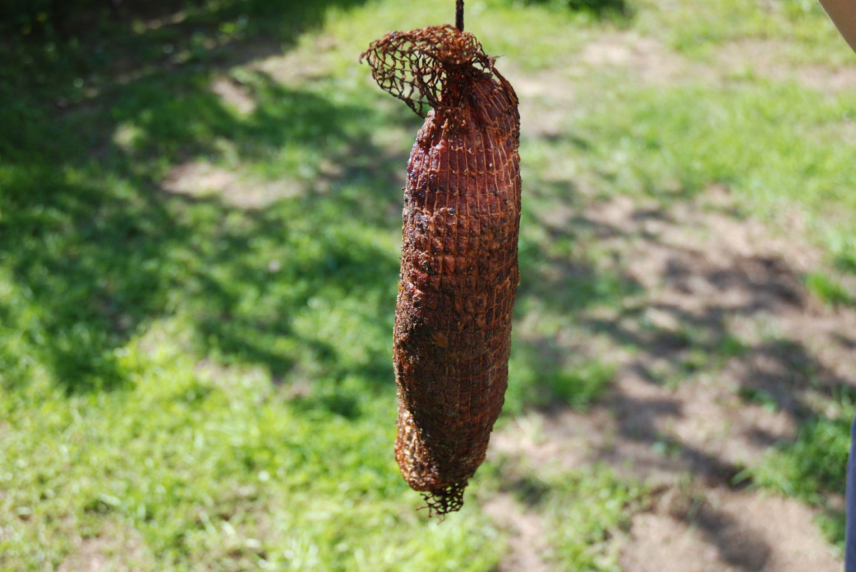 Karkówka Litewska wędzona na zimno około 1000g Karkówka Litewska wędzona na zimno około 1000g
