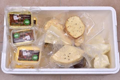 BOX serów dla Seniora podpuszczkowych/wędzonych ok 1,4 kg BOX serów dla Seniora podpuszczkowych/wędzonych ok 1,4 kg