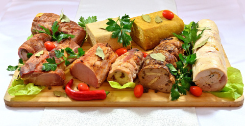 Zestaw mały staropolski wędlin na Święta 3,5 kg SER PODPUSZCZKOWY GRATIS !! Zestaw mały staropolski wędlin na Święta 3,5 kg SER PODPUSZCZKOWY GRATIS !!