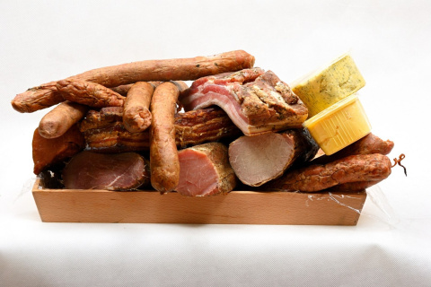 Zestaw wędlin naturalnych wędzonych na ciepło ok 6 kg Zestaw wędlin naturalnych wędzonych na ciepło ok 6 kg